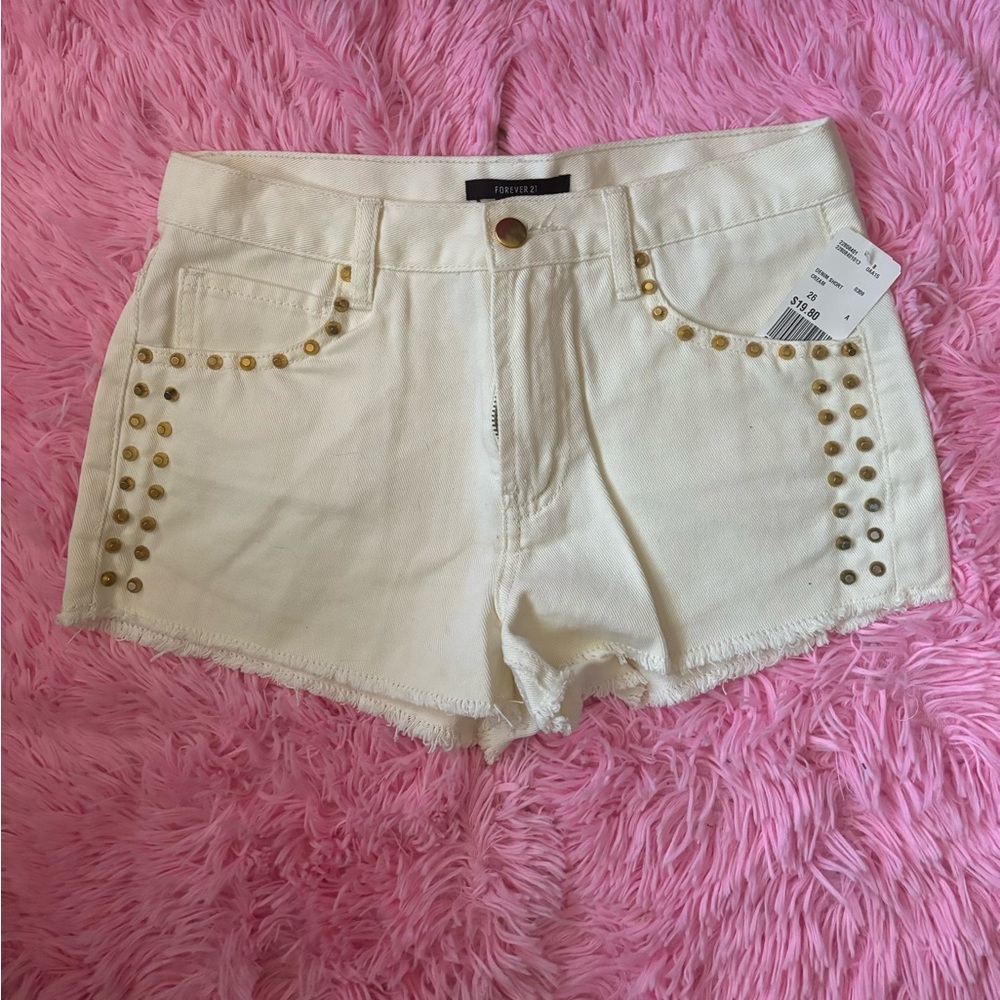 NWT Forever 21 sz 26 cream colored shorts with studs on the pockets and sides